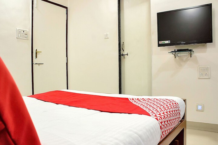 Room 9 of 35