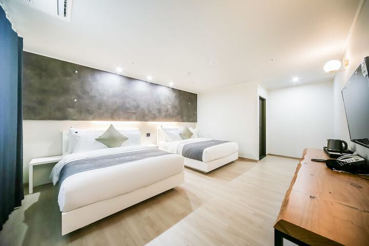 Room 8 of 155
