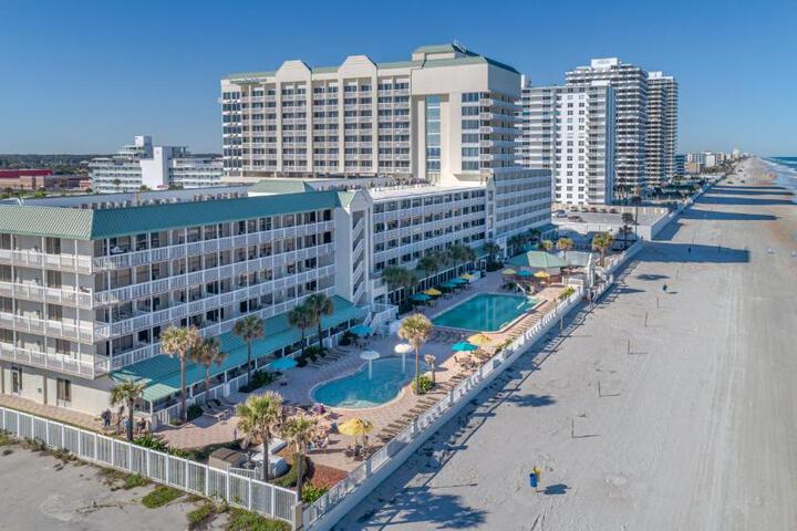 Exterior of Direct oceanfront fantastic ocean view, separate bedroom ! - Pools open !
