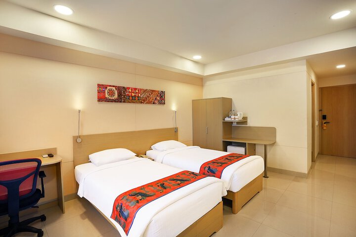 Room 9 of 33