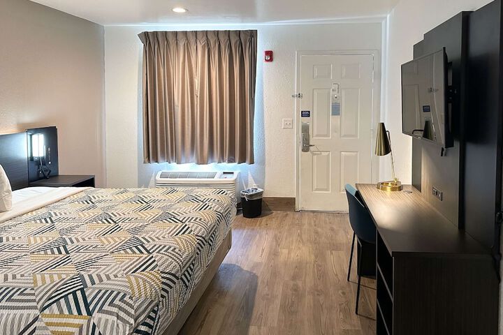 King Room Disability Accessible (15 of 27)