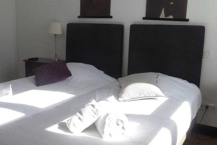 Room 4 of 80