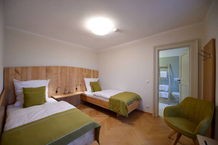 Room 7 of 42