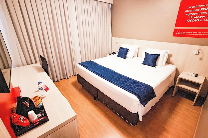 Room 9 of 48