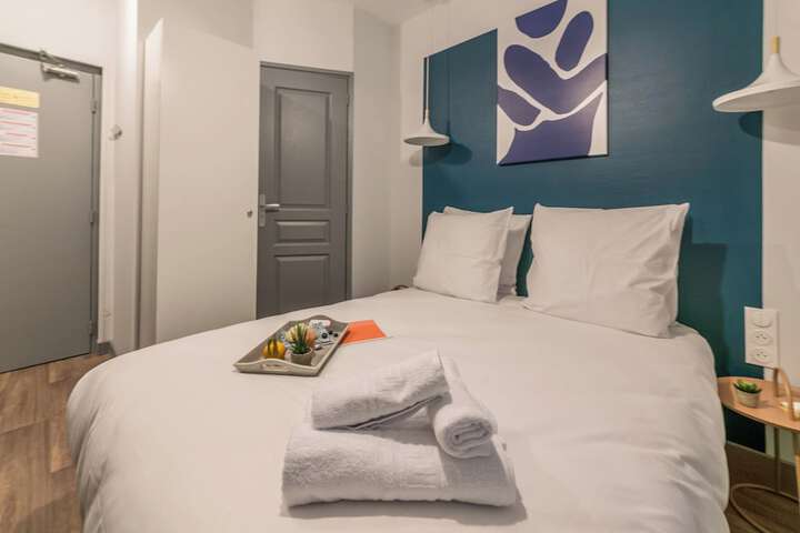 Room 45 of 185