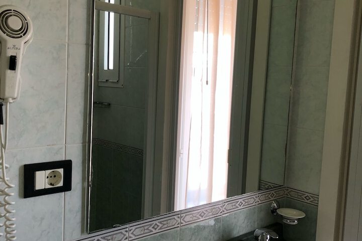 Room 31 of 38