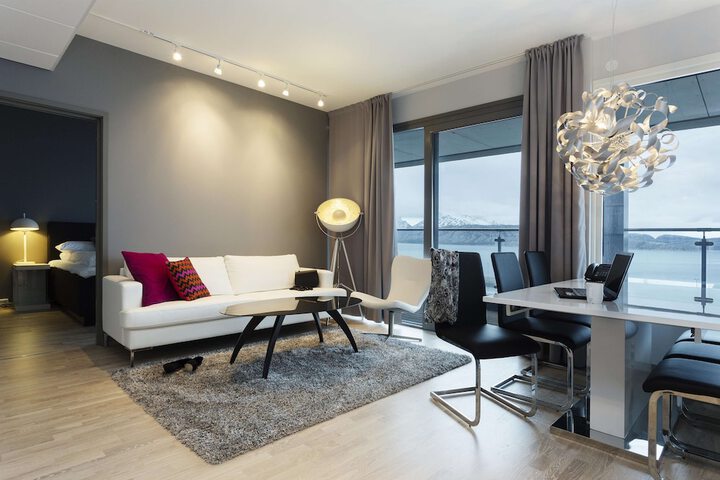 Room 44 of 90