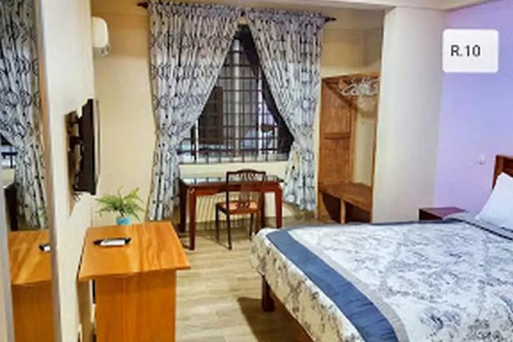 Room 6 of 24