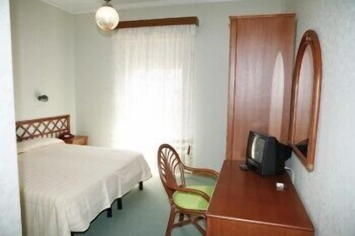 Room 8 of 35