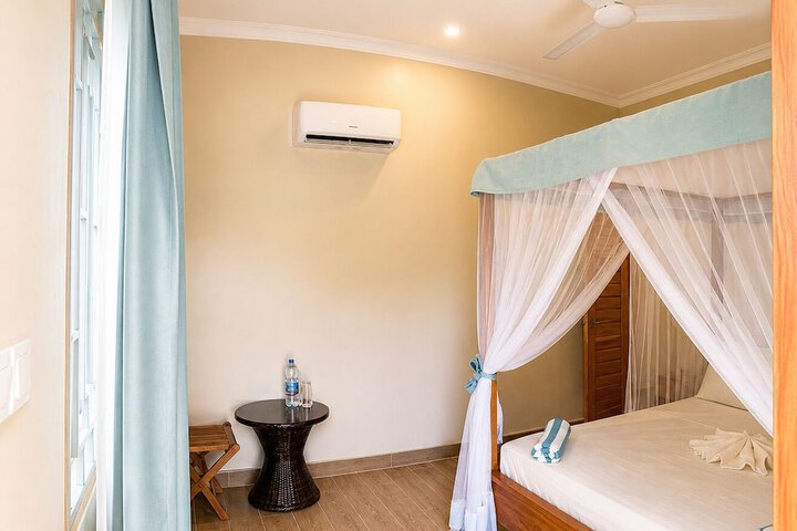 Room 2 of 6