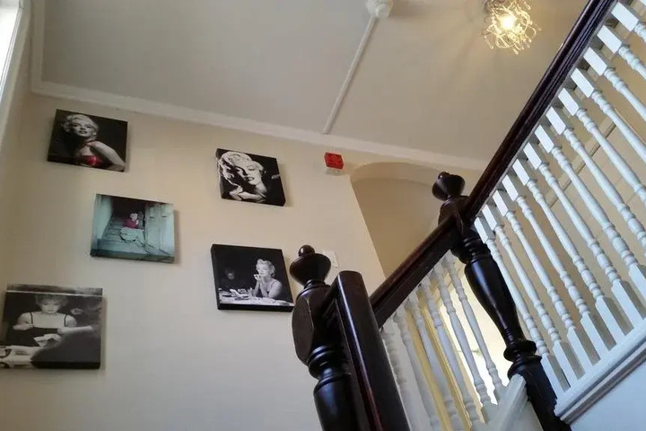 Room 21 of 28