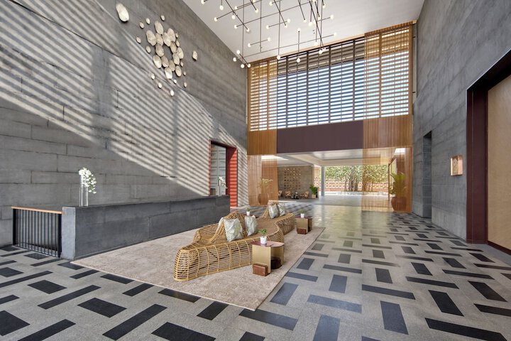 Entrance & Lobby