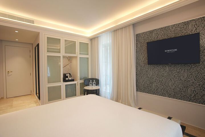 Room 7 of 31