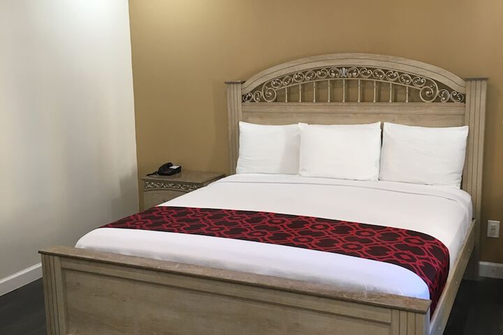 Standard | King Bed (6 of 11)