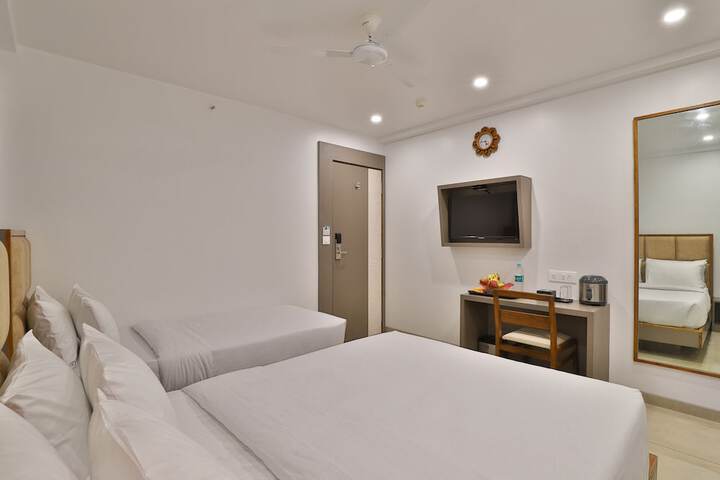 Room 10 of 43