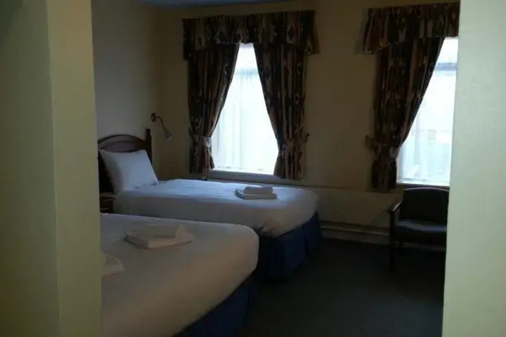 Room 5 of 9