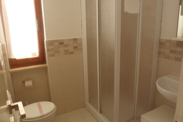 Room 13 of 32