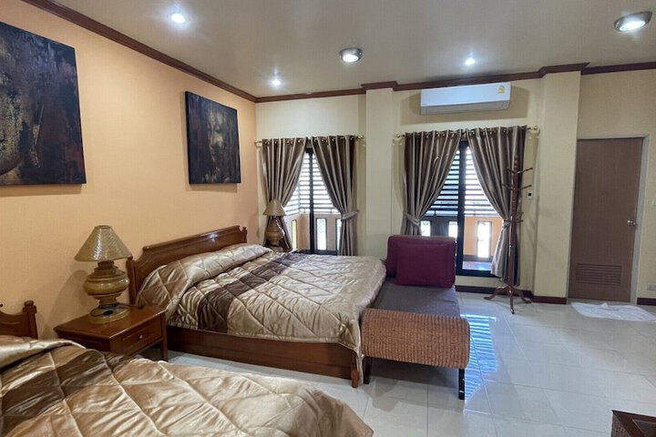 Room 10 of 19