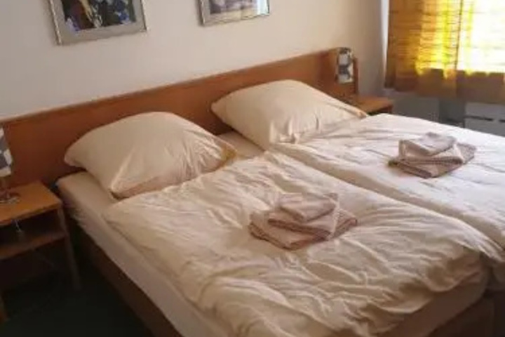 Room 3 of 11