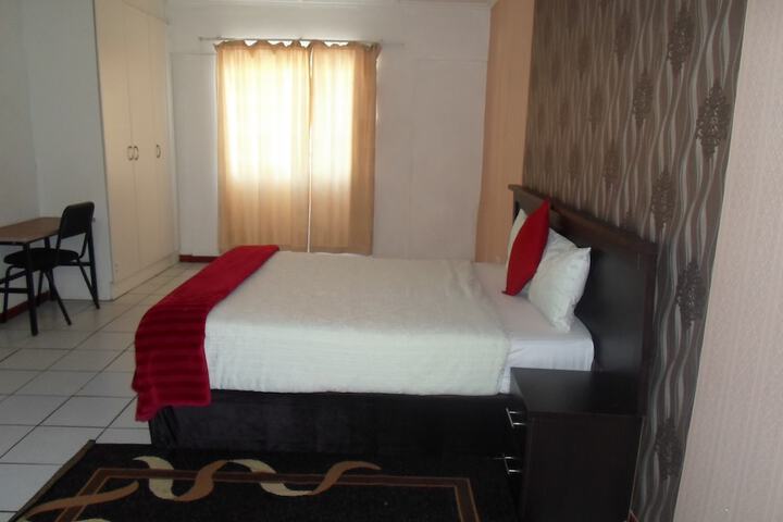 Room 6 of 12