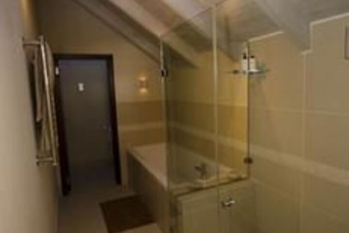 Room 6 of 34
