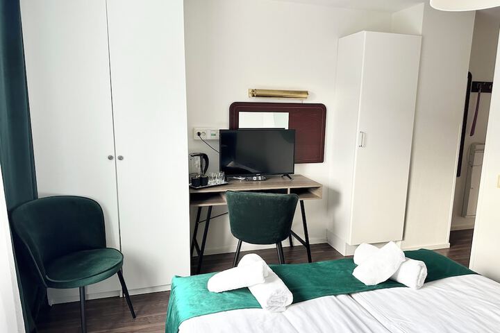 Room 7 of 25
