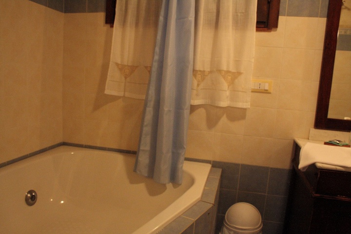 Room 14 of 32