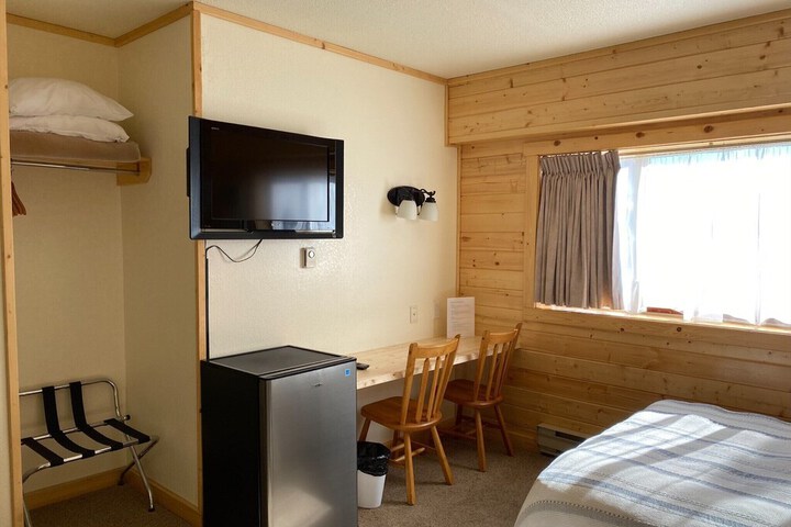 Room 5 of 28