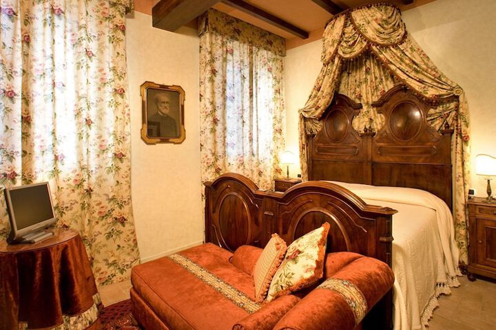 Room 3 of 34