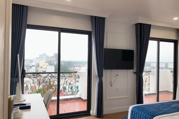 Room 16 of 28