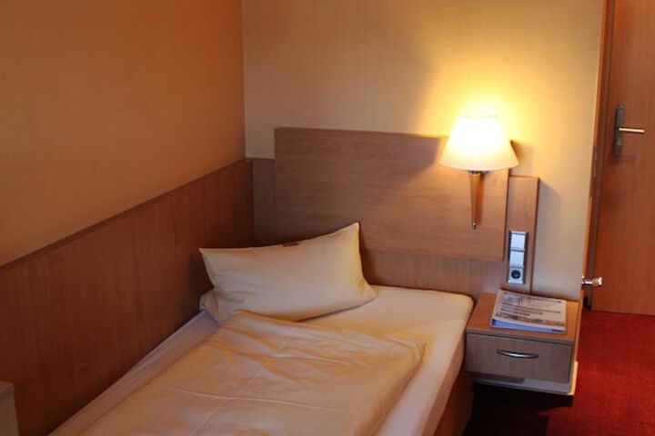 Room 15 of 27