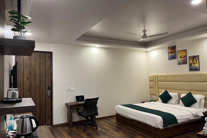 Room 16 of 38