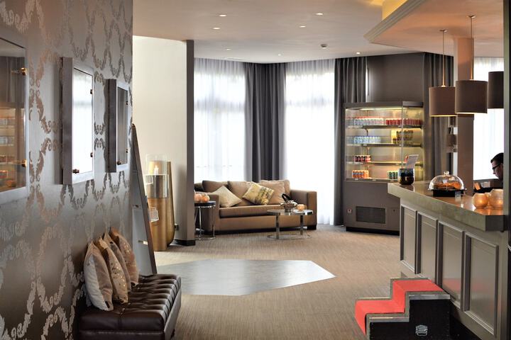 Guest Lobby