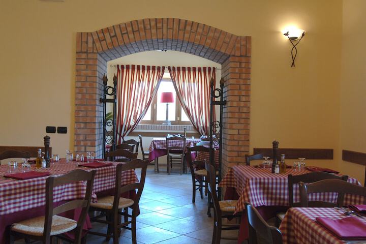 Dining 8 of 15