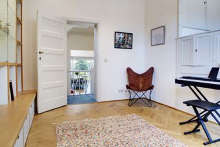 Room 32 of 45