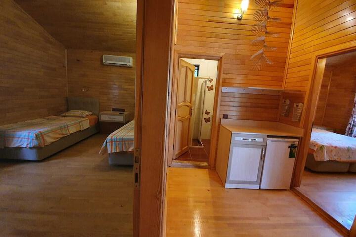 Room 6 of 80