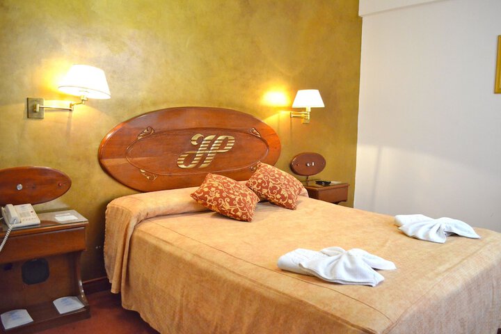 Room 9 of 29