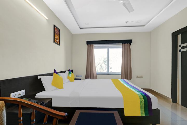 Room 16 of 28