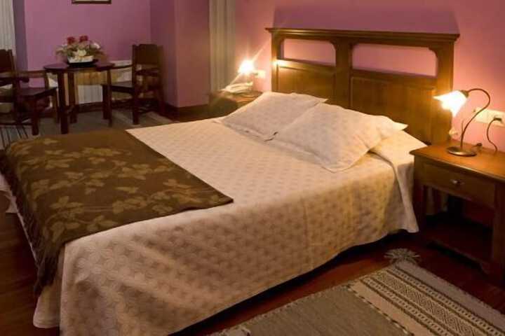 Room 4 of 13