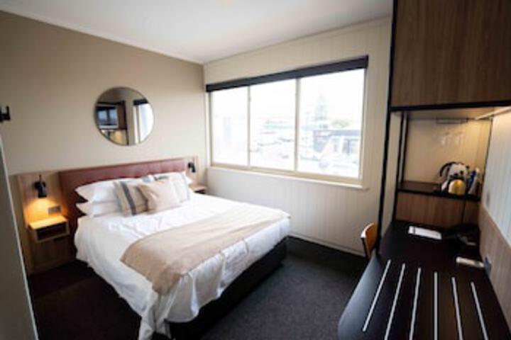 Room 25 of 63
