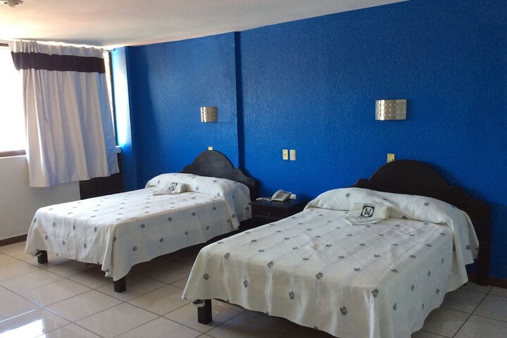 Room 10 of 28