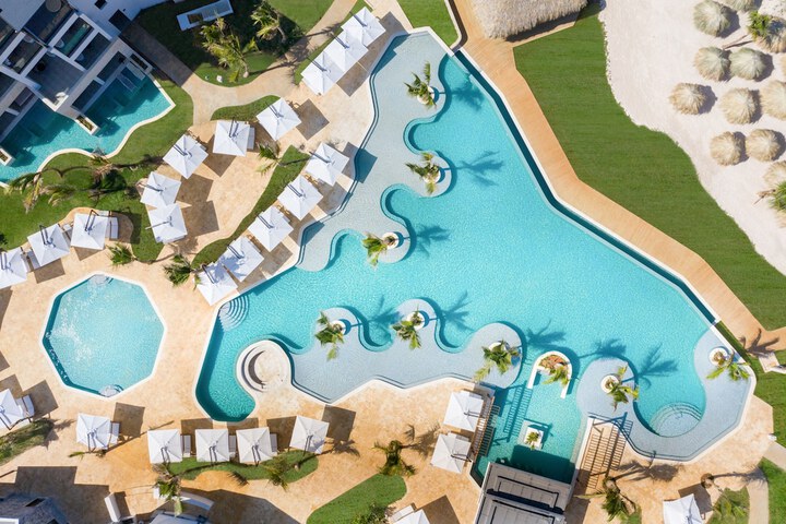 Pool 70 of 121