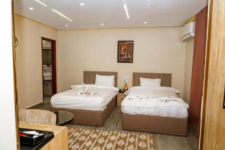 Room 3 of 38