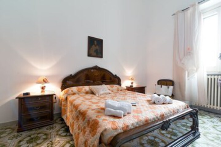 Room 17 of 27