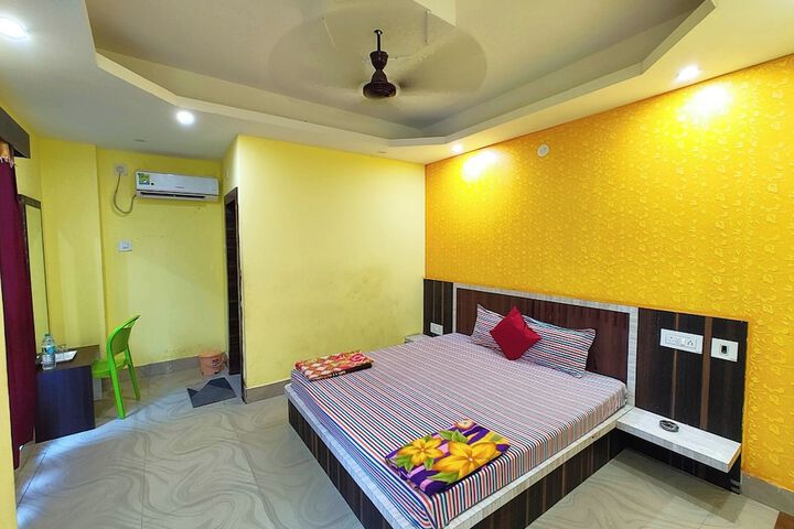 Room 4 of 12