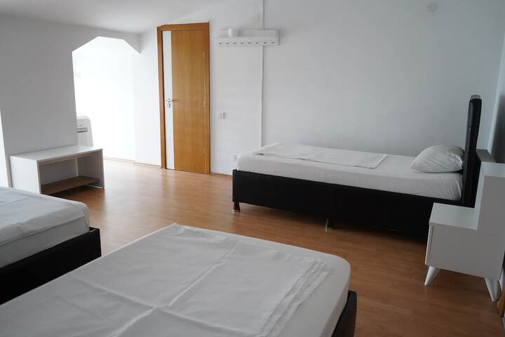 Room 9 of 22