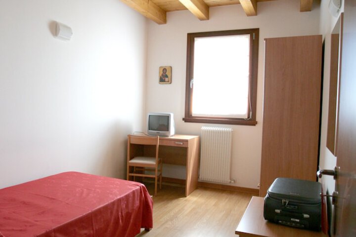 Room 3 of 21