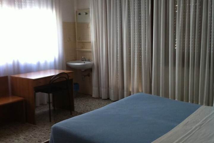 Room 8 of 16