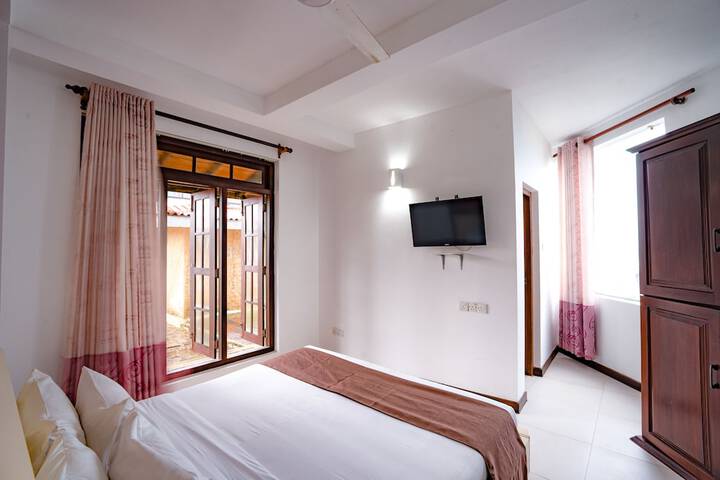Room 28 of 175