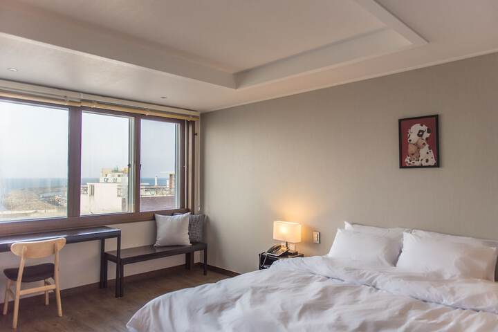 Room 8 of 37